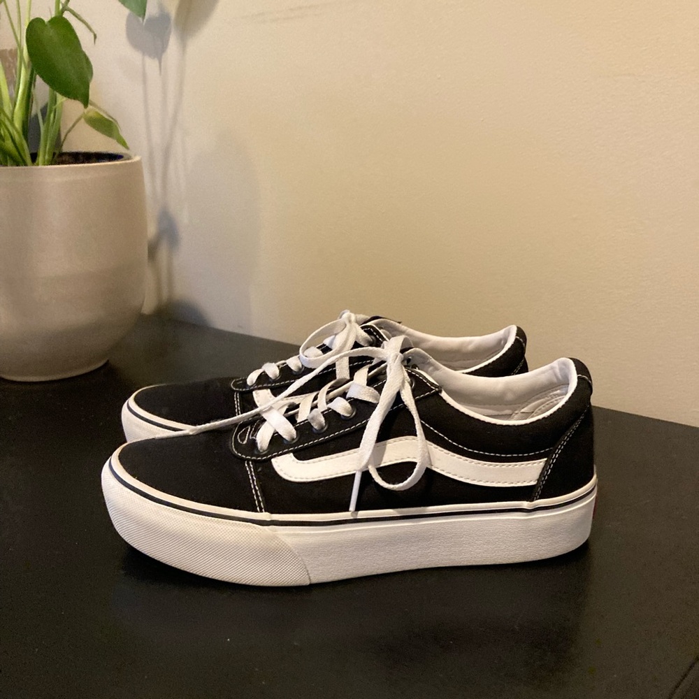 Vans Old Skool platform sneakers, black canvas, women’s size 9.5